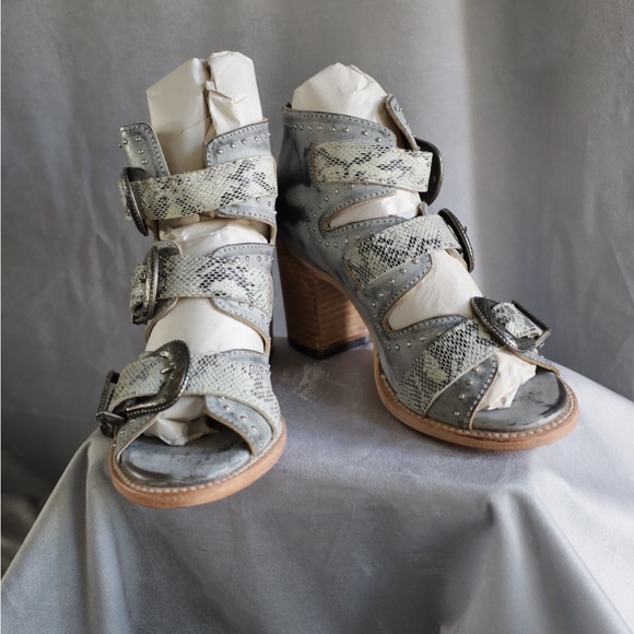 Shoes - NWOT Freebird by Steven Violet leather sandals